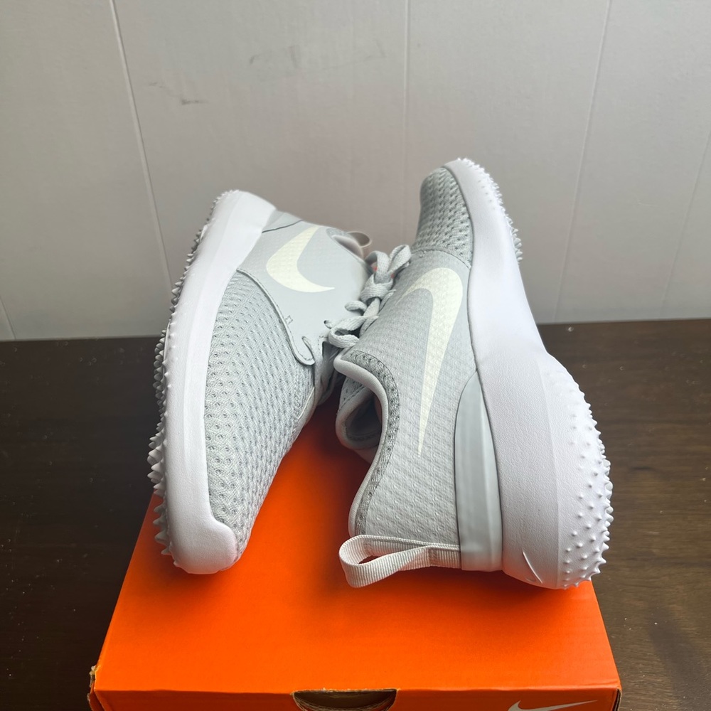 Brand new pure platinum Nike Rosches for women - Picture 3 of 4